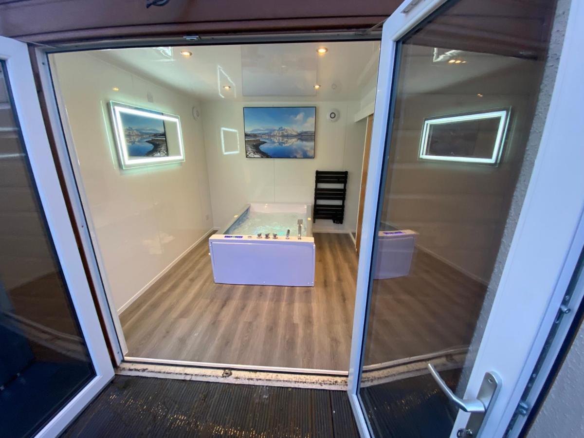 Highland Stays - Ben View Room & Jacuzzi Bath ฟอร์ตวิลเลียม ภายนอก รูปภาพ
