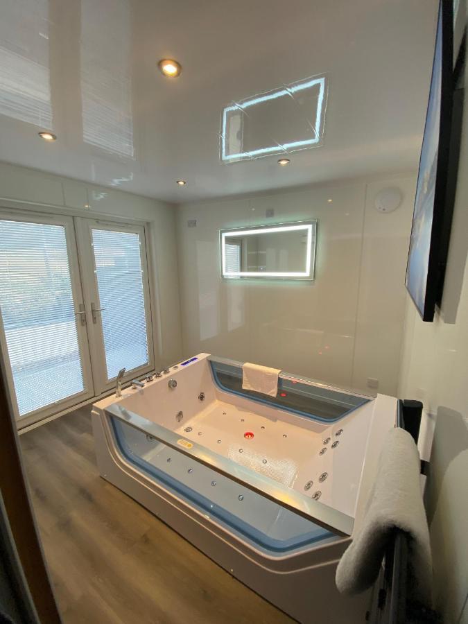 Highland Stays - Ben View Room & Jacuzzi Bath ฟอร์ตวิลเลียม ภายนอก รูปภาพ